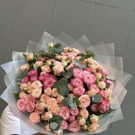 Кустовая Пионовидная Роза с эвкалиптом