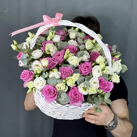 Роза аква, Эвкалипт, Лизиантус Эустома, Оазис, Корзина