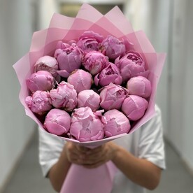 Букет из 19 розовых пион