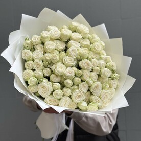 Букет из пионовидных кустовых роз