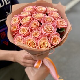 Букет из 19 роз Мисс Пигги