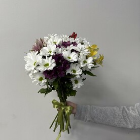 Букет из 5 альстромерий микс и 4 кустовых хризантем, арт: 3123