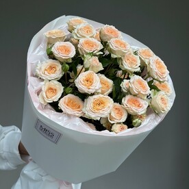 Моно букет из кустовых роз