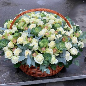 Роза, Орхидея, Зелень декоративная, Зелень, Флористическая губка, Корзина
