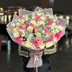 Роза белая, Роза ревивал, Лизиантус Эустома, Роза кустовая, Эвкалипт, Упаковка