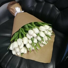 Букет из белых тюльпанов.