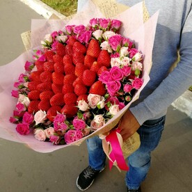 Роза кустовая, Зелень, Клубника свежая кг, Упаковка