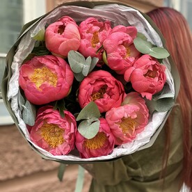 Пионы с эвкалиптом