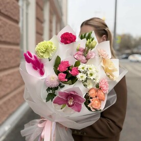 Лизиантус Эустома, Орхидея, Роза кустовая, Диантус, Хризантема момоко, Роза, Сухоцветы, Стильная упаковка