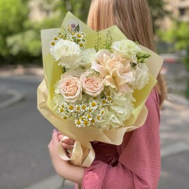 Лизиантус Эустома, Танацетум, Роза кустовая, Диантус, Зелень декоративная, Роза Кения, Гортензия, Дизайнерская упаковка