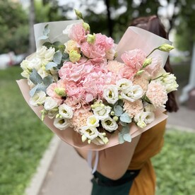 Гвоздика, Гортензия, Лизиантус Эустома, Эвкалипт, Пленка
