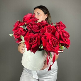 Роза Эквадор, Эвкалипт, Шляпная коробка, Оазис