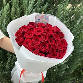 25 красных роз