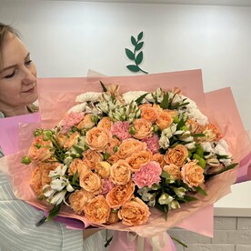 Букет гигант из кустовой пионовидной розы