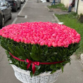 Пионы в корзине