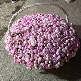 Пионы в корзине
