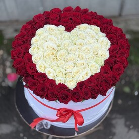 Розы микс в коробке