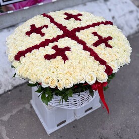 Розы микс в корзине