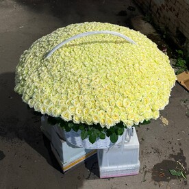 Розы в корзине