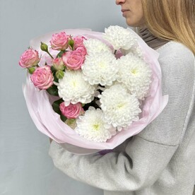 Цветы букет из кустовой розы и хризантемы