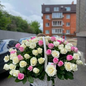 Корзина из 101 розы микс