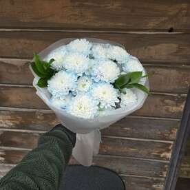 Букет голубых хризантем