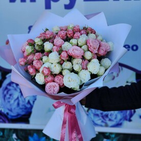Букет с пионовидными  кустовыми розами