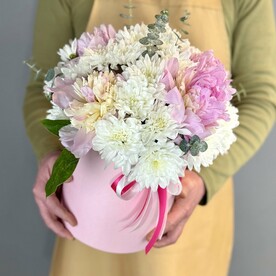 Хризантема, Пион, Эвкалипт, Шляпная коробка, Оазис