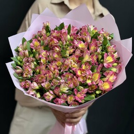 Букет из 29 Розовых Альстромерий