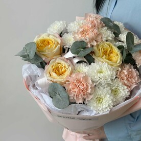 Букет «Сборный с пионовидными розами»