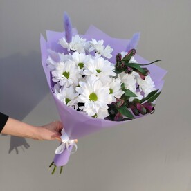 Хризантема, альстромерия и лагурус