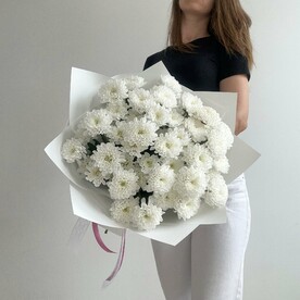 Букет белоснежных хризантем