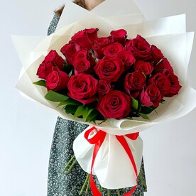 Букет 25 красных роз РОДОС