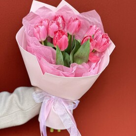 Букет с розовыми тюльпанами