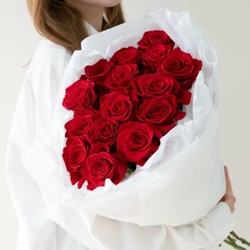 15 красных роз букет