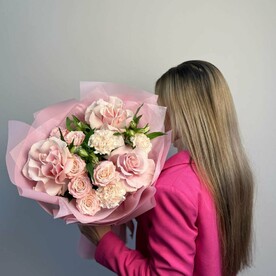 Букет "Нежное послание" - светлый букет из роз, альстромерий, и гвоздик
