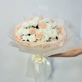 Букет и с хризантемой и диантусами