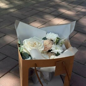 Букет комплимент в сумочке