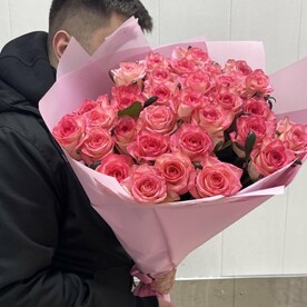 31 роза «Джумилия» 70 см — пышный розовый букет