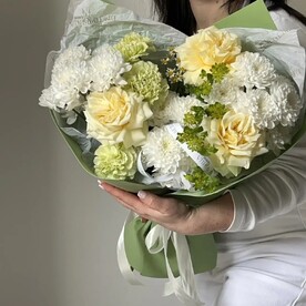Весенний букет с французкой розой