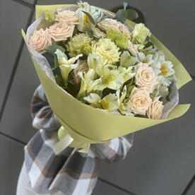Альстромерии, кустовые розы, эустома