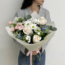 Роза одноголовая, Роза кустовая, Флокс, Оксипеталум, Хризантема кустовая, Эвкалипт, Дизайнерская упаковка, Транспортировочная упаковка