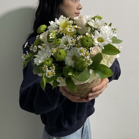 Роза шт, Хризантема кустовая шт, Альстромерия шт, Рускус шт, Танацетум шт, Корзина плетеная шт, Оазис шт, Транспортировочная упаковка шт
