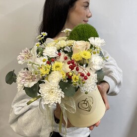 Сантини шт, Диантус шт, Хризантема кустовая шт, Танацетум шт, Роза шт, Эвкалипт шт, Альстромерия шт, Шляпная коробка шт, Оазис шт, шт, Транспортировочная упаковка шт