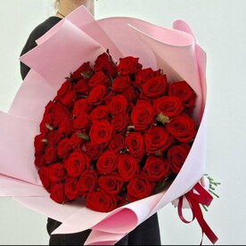 Роза Россия Red Naomi 60см