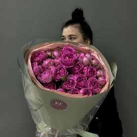 7 кустовых пионовидных роз