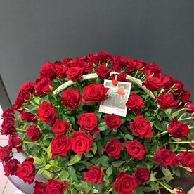 Корзина из 101 роз