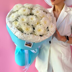 Букет из 7 белых кустовых Premium хризантем