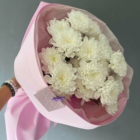 Букет белых кустовых хрихантем
