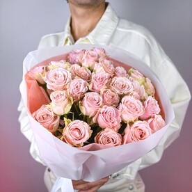 Нежные кустовые розы 9 шт